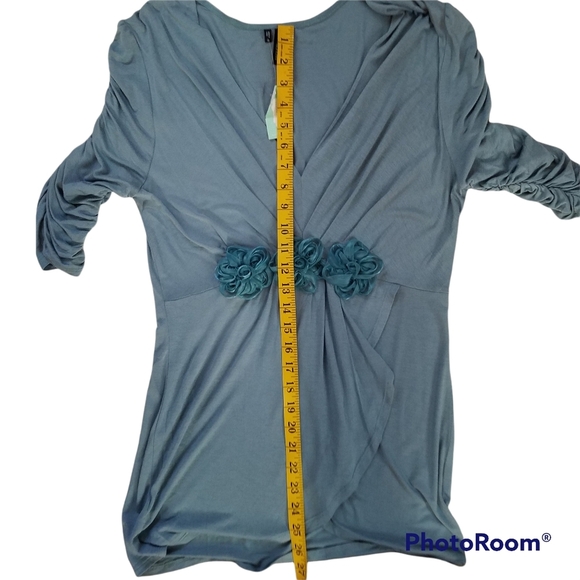 Maurices Beautiful V-Neck Blouse with Floral Detail Ruched Sleeves Medium NWT - Picture 7 of 8